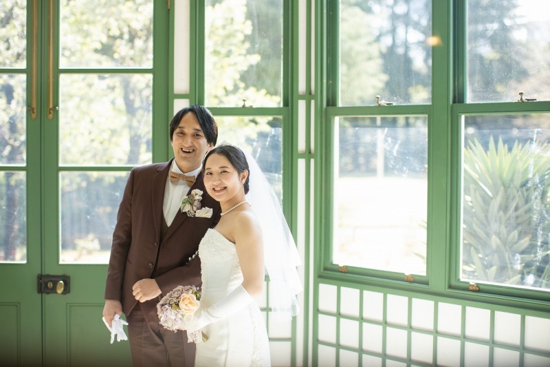 光が差し込む温室