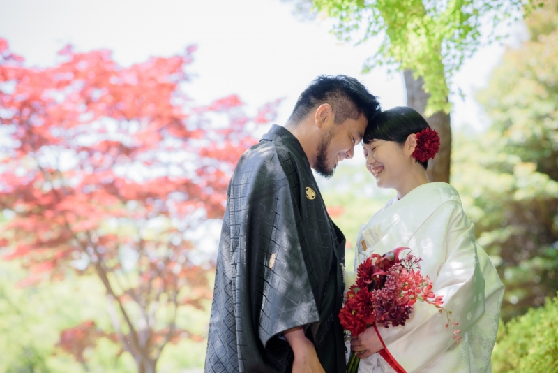 赤フチの白無垢で