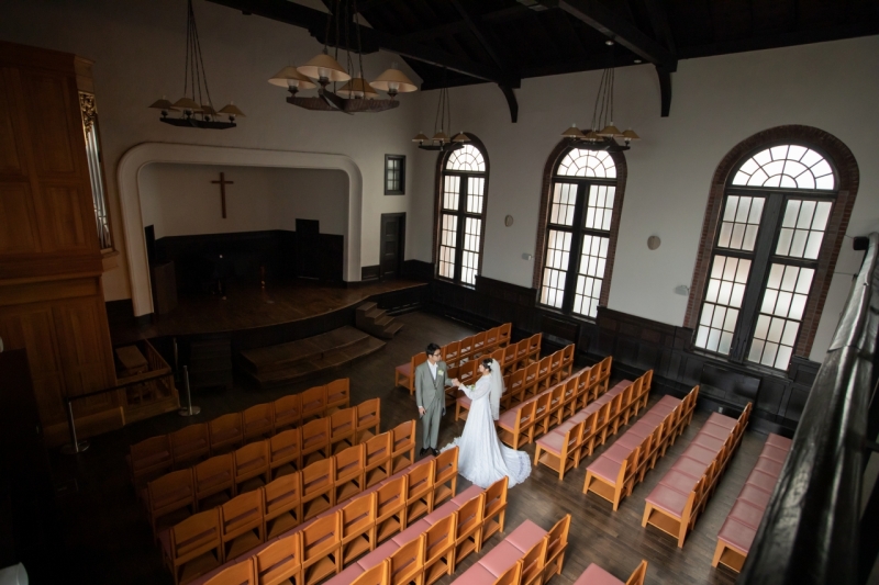 天井の高い歴史あるチャペル