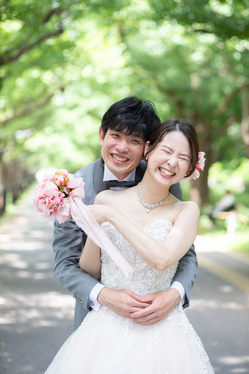 ご新郎様からのバックハグ!