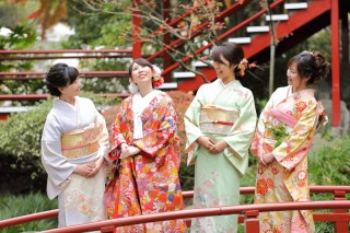 ありがとうございました。次は親子で撮って貰いたいと思います。（式当日の出張撮影）