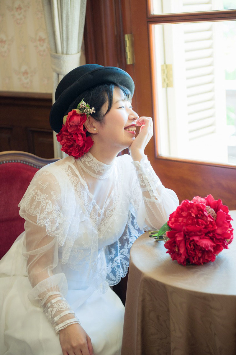 花婿様のハットをかぶってタカラジェンヌのように
