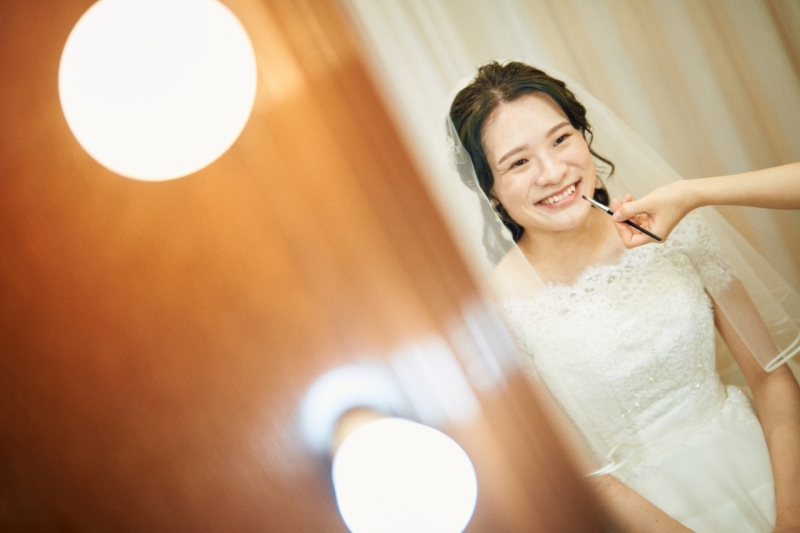 ヘアメイクシーンから撮影開始!