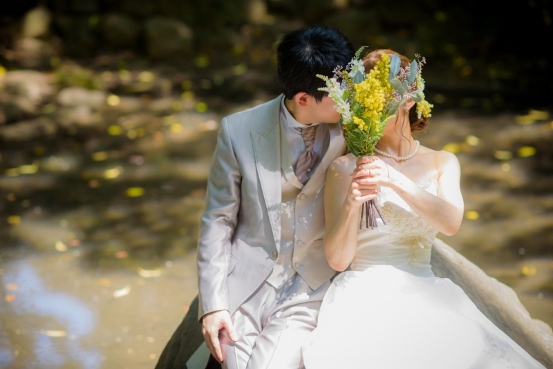 ブーケで隠して