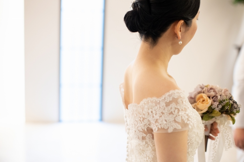 ベールを外し、ボレロを着てイメージチェンジ