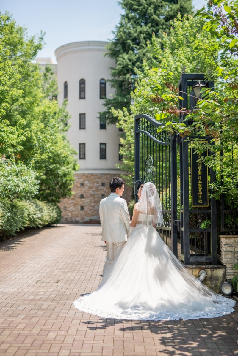 まずは白ドレスでチャペルフォト