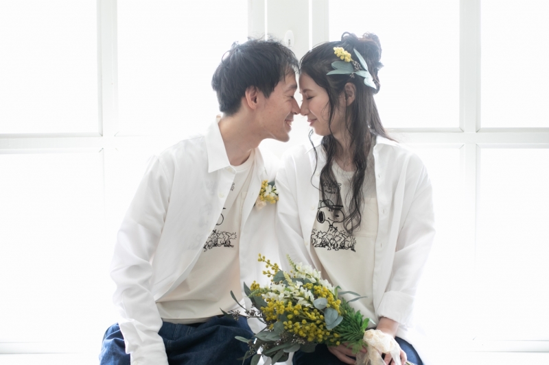 外光がたっぷり入るスタジオで