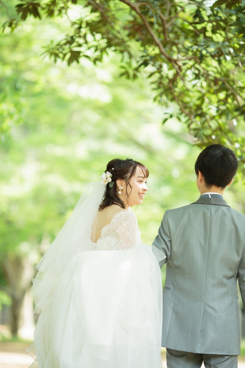 後ろ姿もかわいいドレス