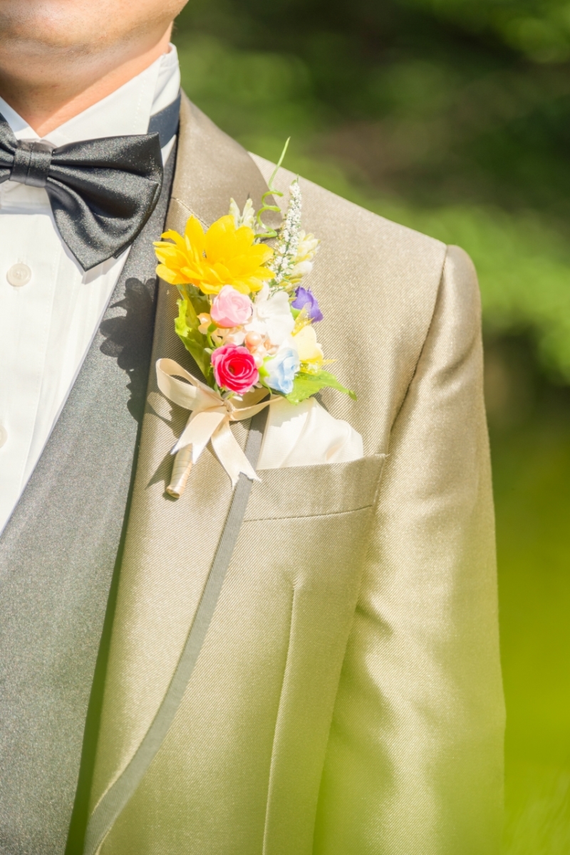 ご新郎さまのブートニアも手作り