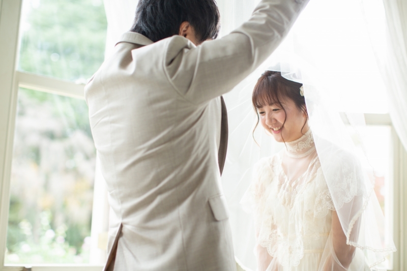 洋館でベールアップシーンを