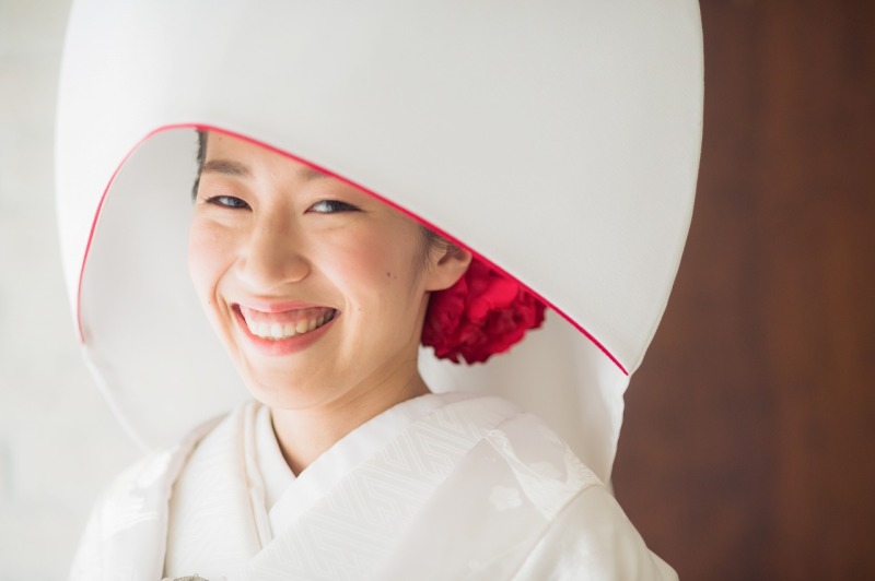 赤が上品に入った綿帽子！