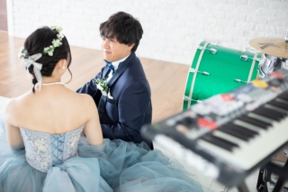 ドラムセット持ち込みを許可してくださり私達らしい写真に仕上がったかなと思います。