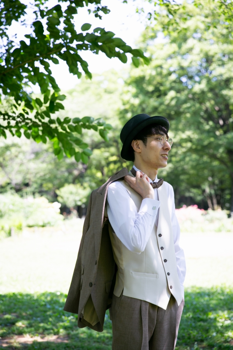 木漏れ日の中で