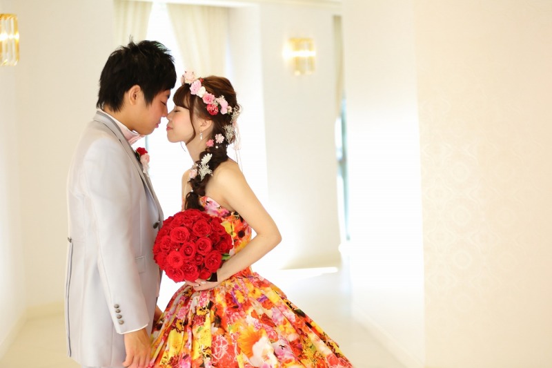 蜷川実花ドレスで華やかに