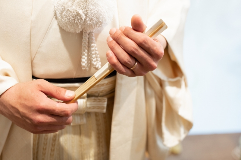ご新郎さまは白の羽織袴で