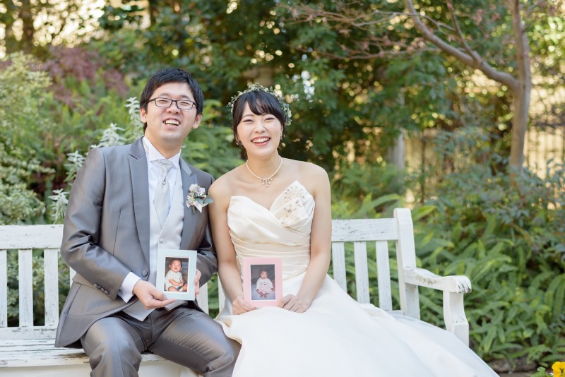 子供のころのお写真をもってハイチーズ！