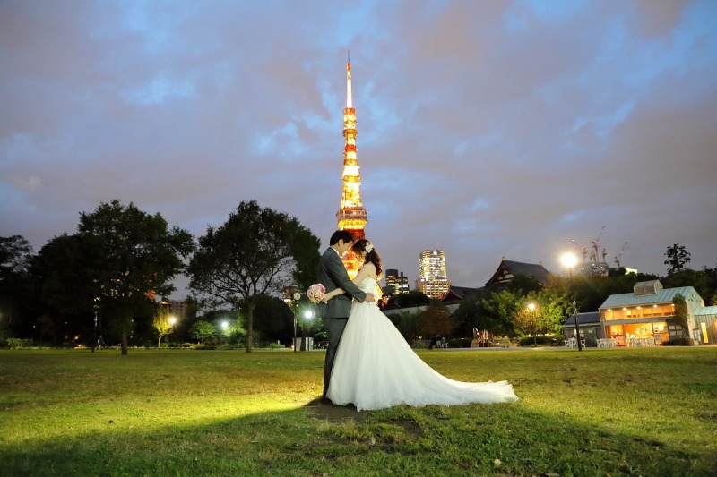 東京タワーをバックに昼と夜で撮影！