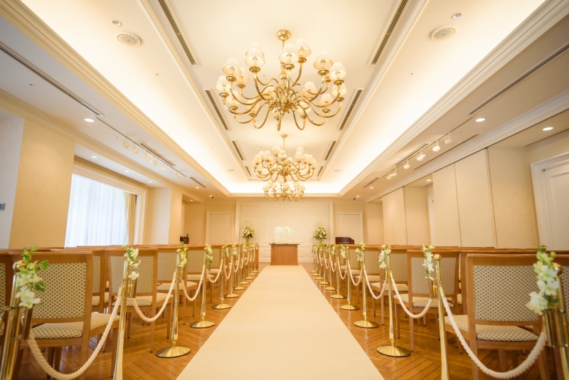 シャンデリアが印象的なチャペル