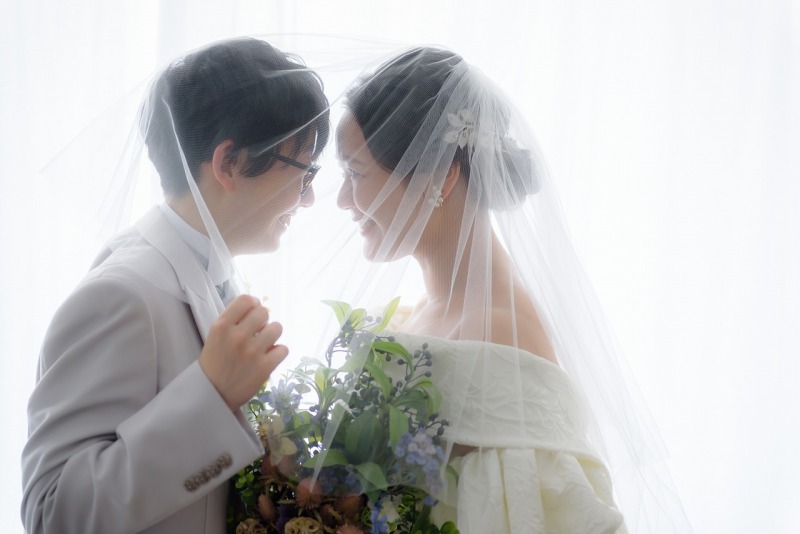 ブーケ越しにパチリ