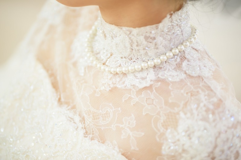 レースと真珠で上品なイメージ