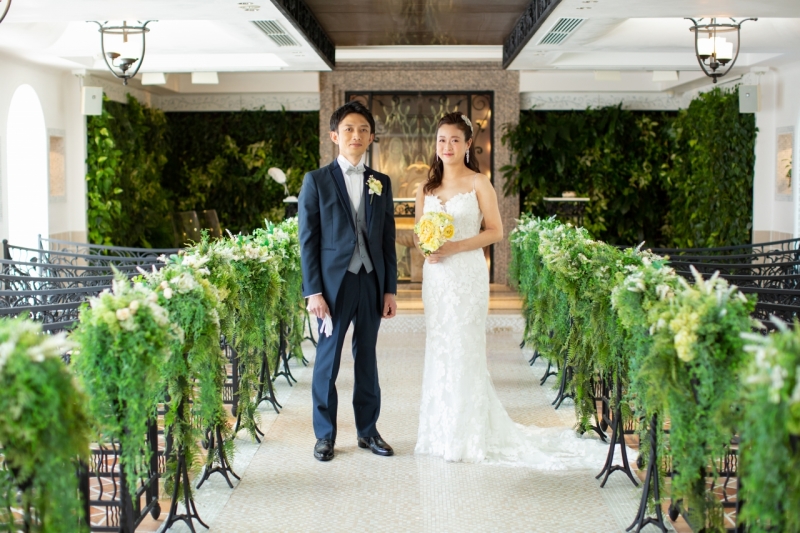 緑いっぱいの明るいチャペル