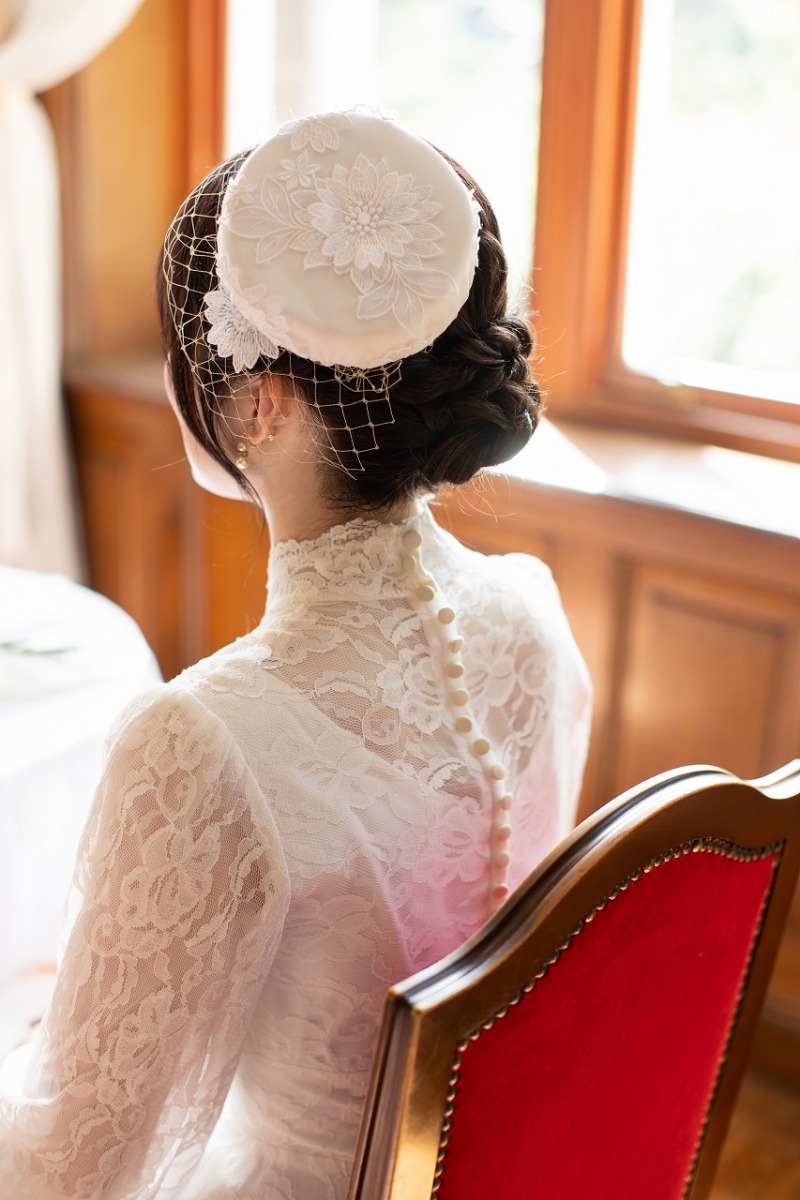 ベールを外してトーク帽に