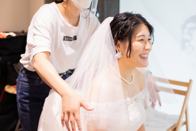 まずはヘアメイクシーンから撮影開始！