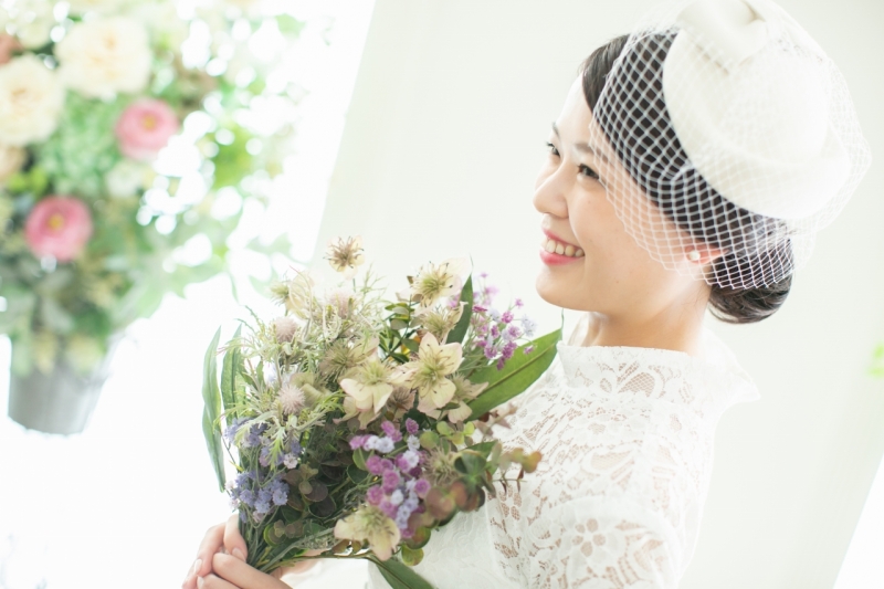 白いウエディングドレスに着替えて