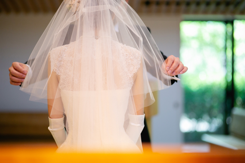 ベールアップのシーンも印象的に
