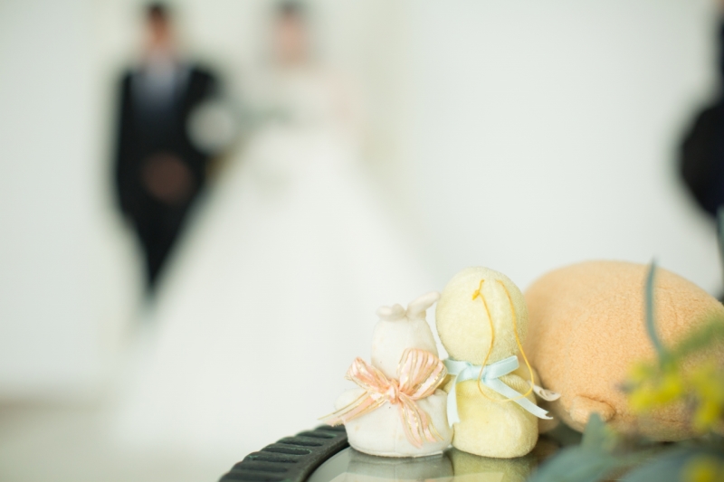 大好きなぬいぐるみに見守られて