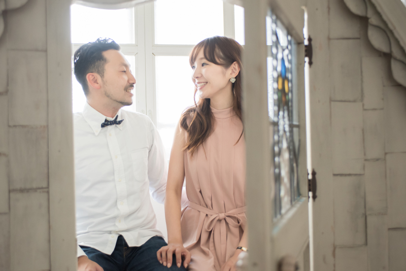 【私服でカジュアルにお洒落なエンゲージメントフォトが撮れる!】STUDIO撮ろうよ エンゲージメントプラン