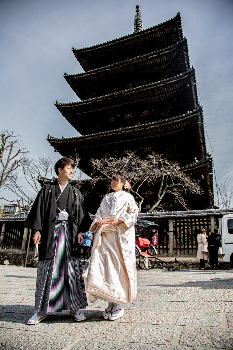 八坂の塔の前で