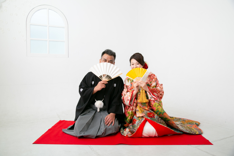 お口元を隠して