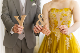 自分の好きな色のドレスを。