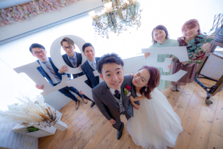 友人と一緒にフォトウェディング