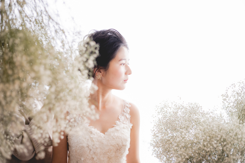 かすみ草に囲まれて