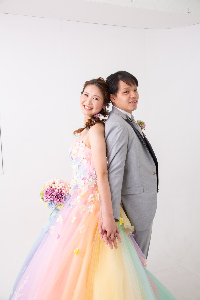 カラフルなカラードレス