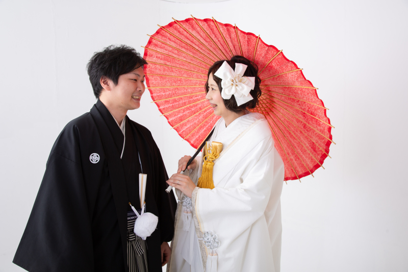 目を合わせると