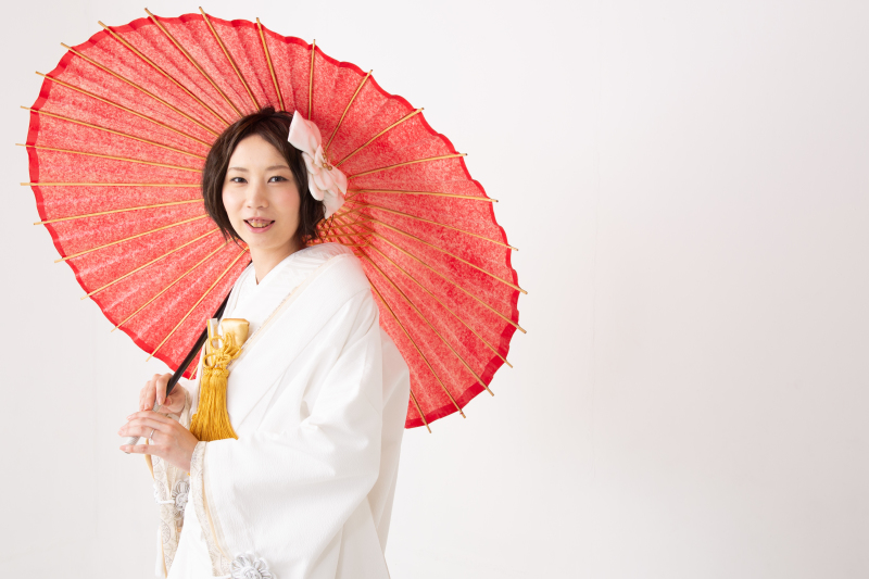 赤の番傘がとてもお似合い♡