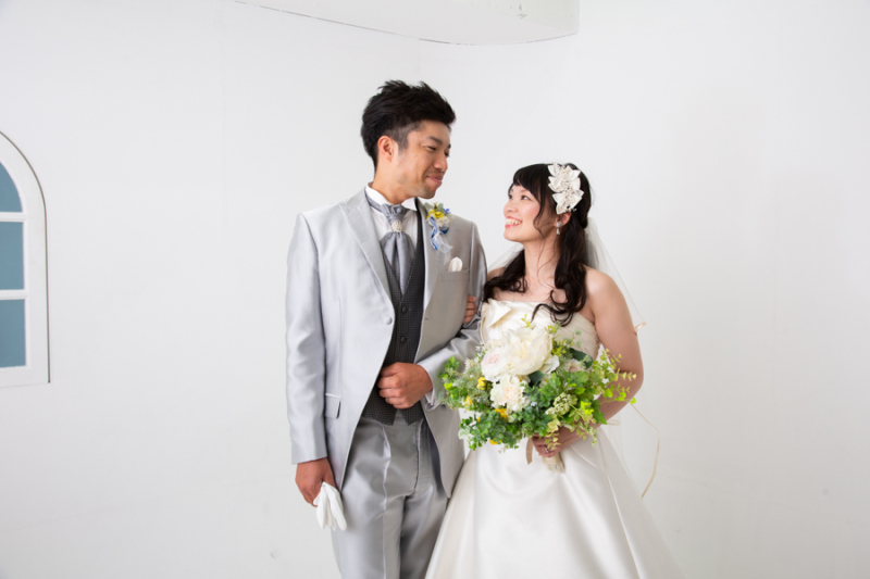 お次はウェディングドレス