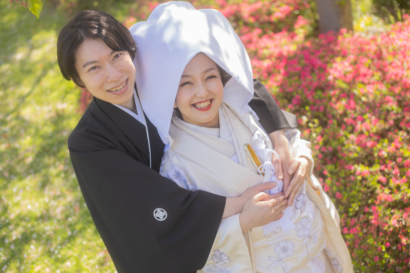 後ろから幸せのバックハグ