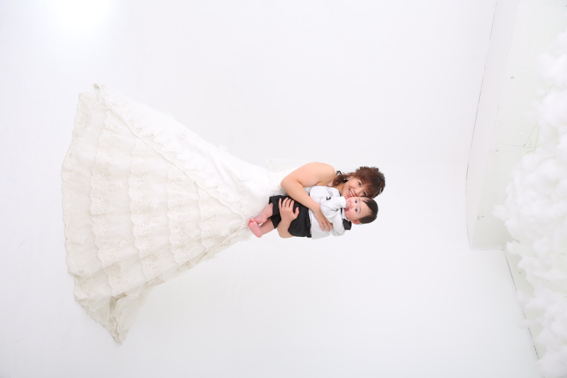 ママに抱っこされて