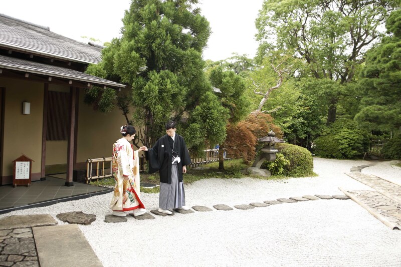 枯山水に映える白打掛
