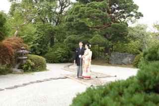 東京装苑の専用衣裳を纏う