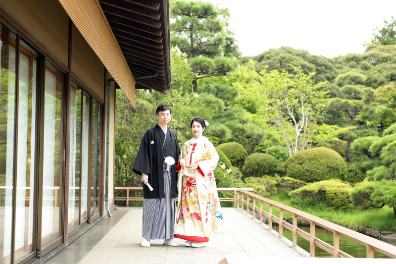 池のほとりに建てられた浮見堂からは、広大な緑を臨む