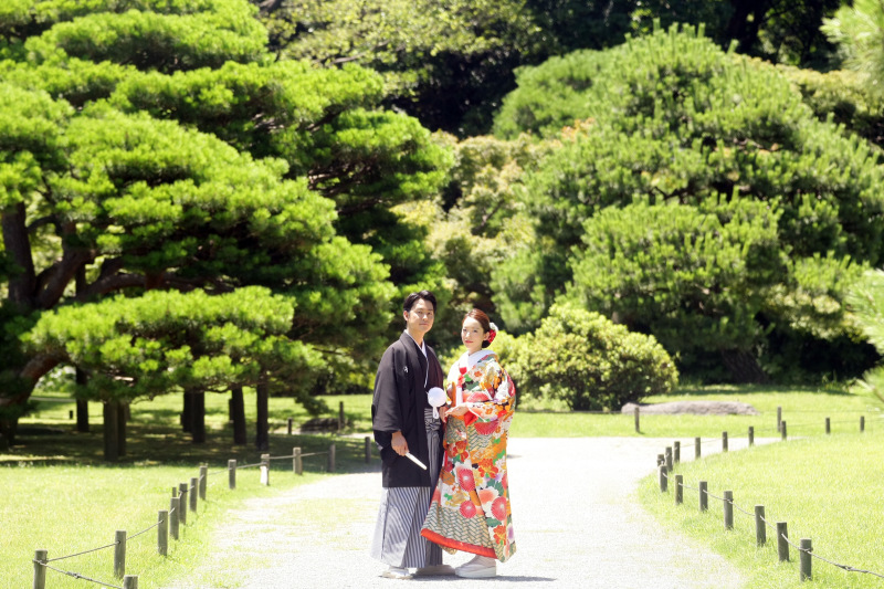 和装専門店による庭園での撮影