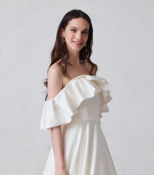 ウエディングドレス：A-19