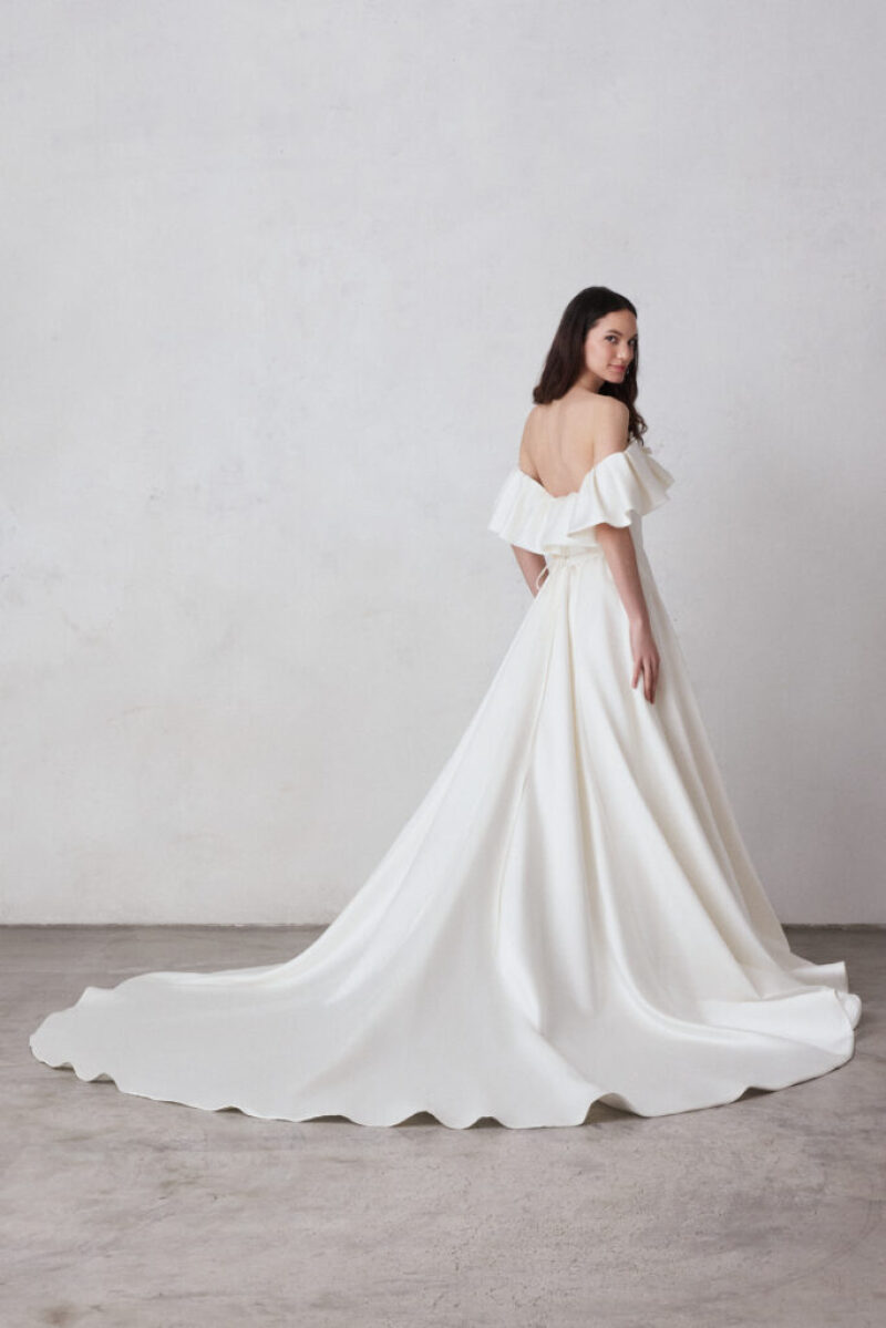 ウエディングドレス：A-19