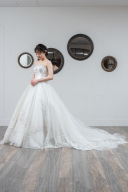 ウエディングドレス： A-6