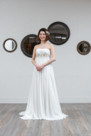 ウエディングドレス：E-４